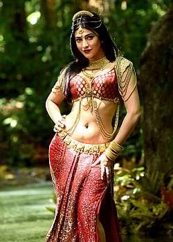 Shruti Hasan image 1 of 4